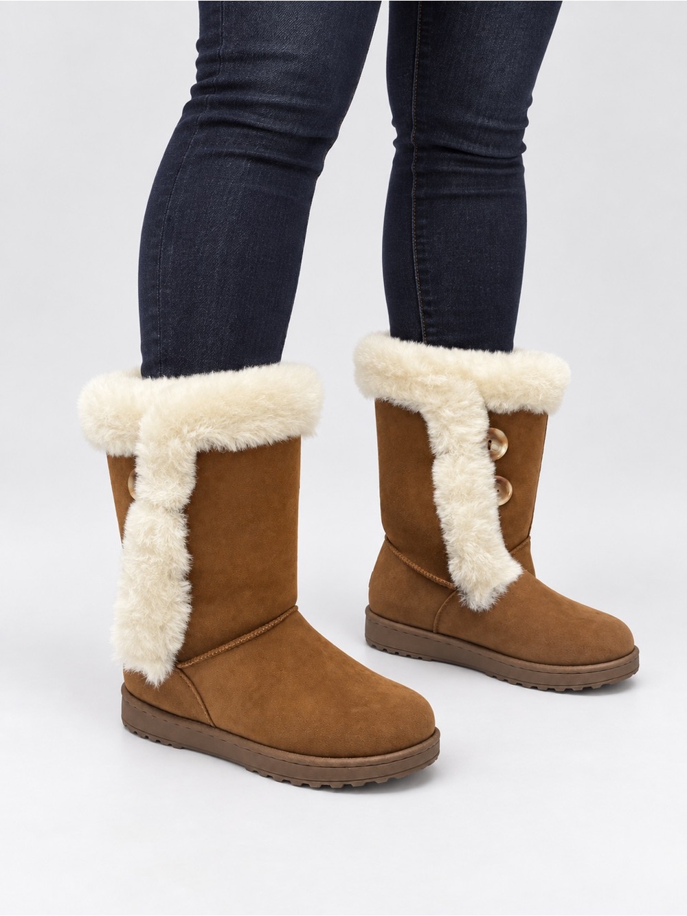 Brand-new SO® Abigail women’s winter boots in the original box.
These cozy ches